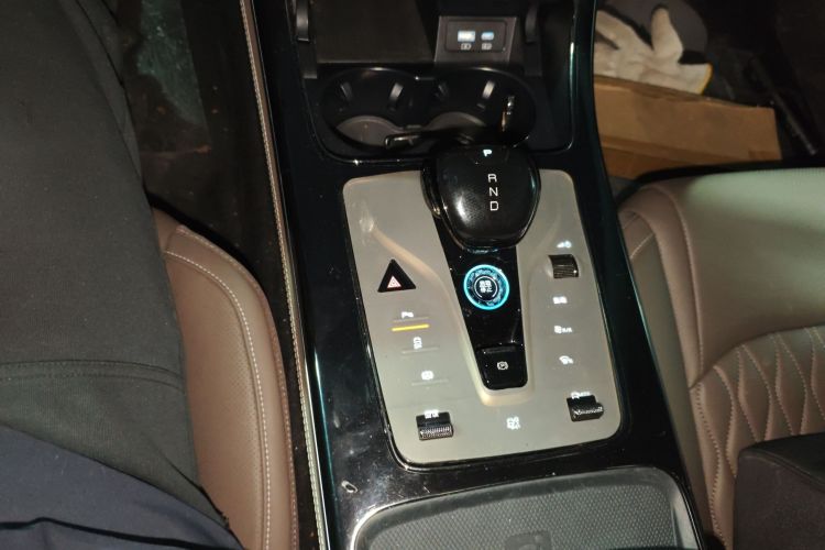 比亚迪 汉 2023款 EV 冠军版 605KM前驱尊贵型局部细节18