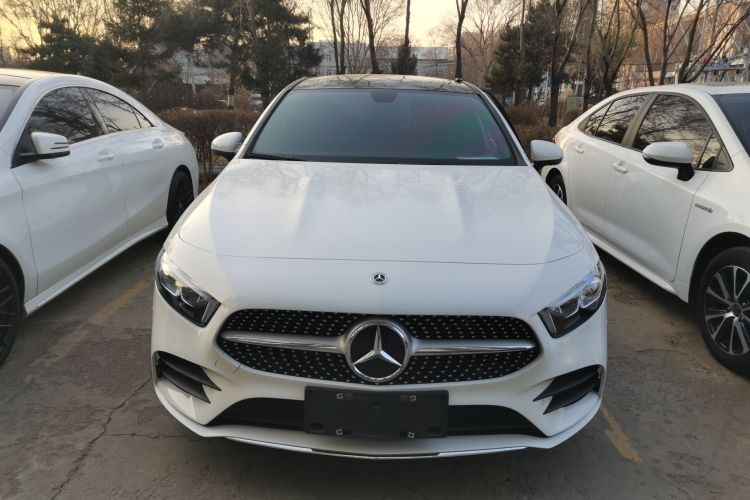 奔驰A级 2021款 A 200 L 运动轿车时尚型车身外观2