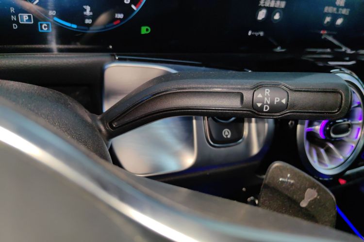 奔驰GLB 2022款 GLB 220 动感型中控内饰18