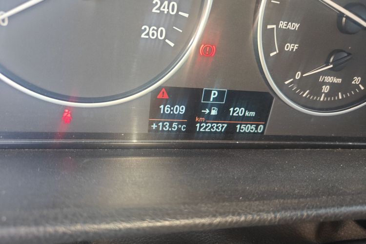 宝马3系 2016款 320i 时尚型中控内饰15