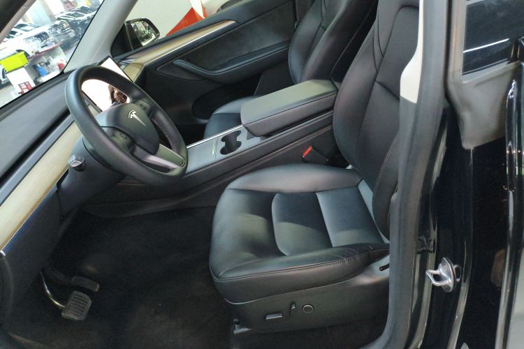 特斯拉 Model Y 2022款 后轮驱动版中控内饰19