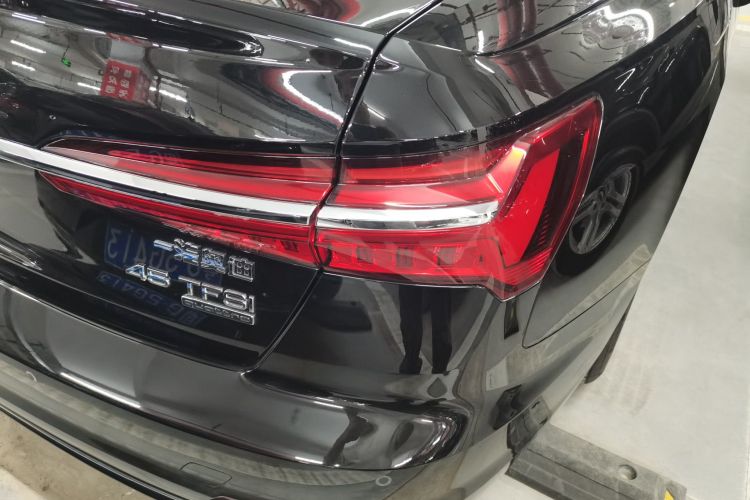 奥迪A6L 2024款 45 TFSI quattro 尊享致雅型车身外观6006