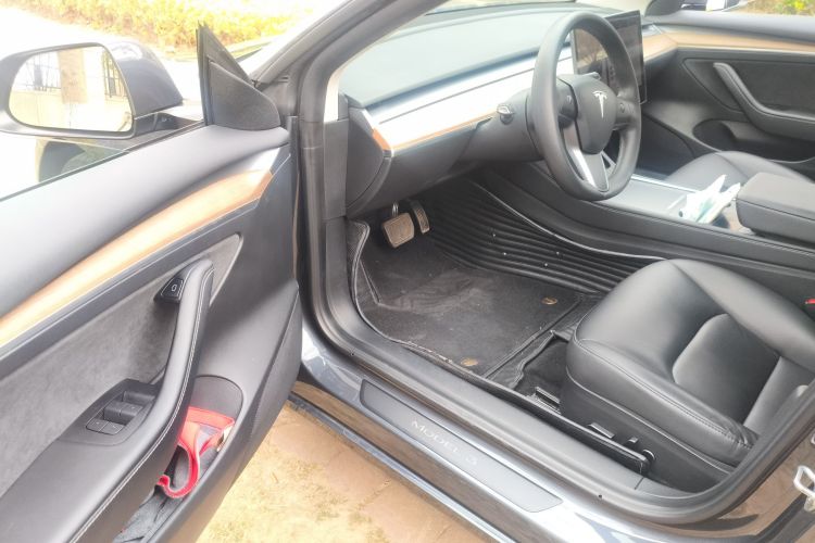 特斯拉 Model 3 2022款 后轮驱动版中控内饰20