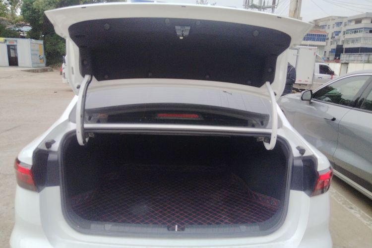 吉利汽车 帝豪 2025款 第4代 1.5L CVT尊贵型机舱底盘23