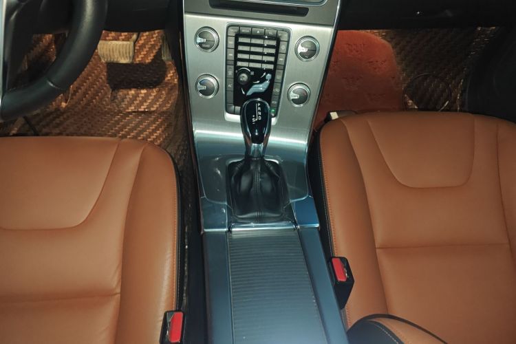 沃尔沃S60 2019款 S60L 改款 T5 智进进阶版中控内饰18