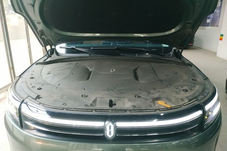 鸿蒙智行 问界M7 2022款 1.5T 后驱舒适版机舱底盘24