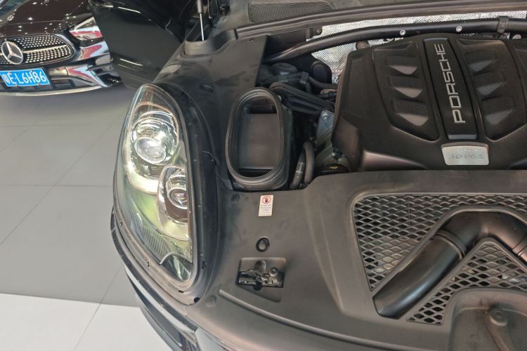 保时捷 2017款  Macan S 3.0T机舱底盘25