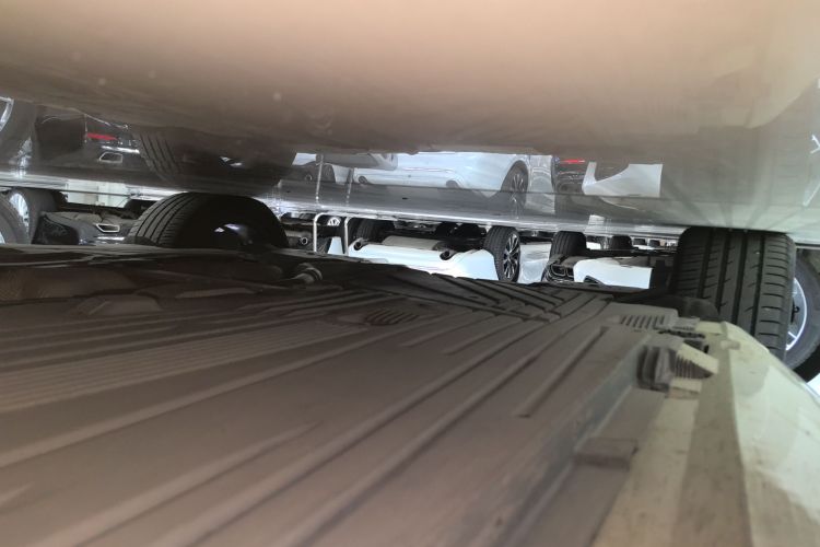 奔驰C级 2022款 改款 C 200 L 运动版局部细节9001