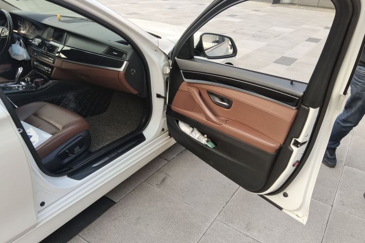 宝马5系 2014款 520Li 典雅型局部细节9005