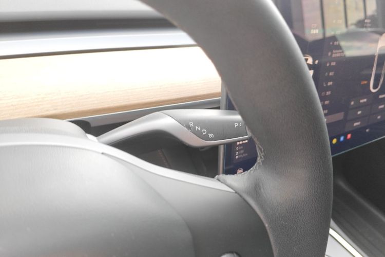 特斯拉 Model Y 2022款 后轮驱动版中控内饰18