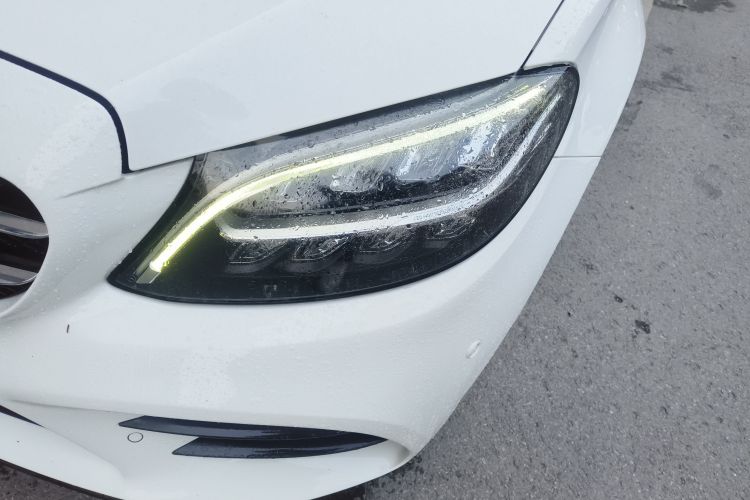 奔驰C级 2019款 C 260 运动版 4MATIC局部细节36