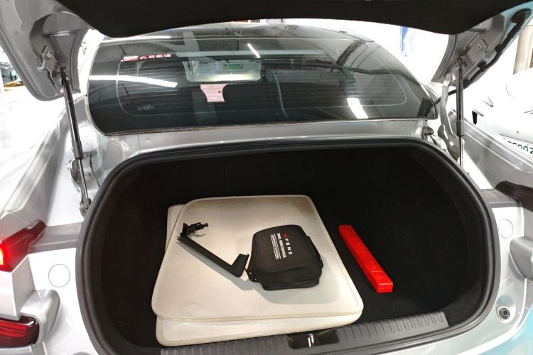 小鹏P7 2022款 480E机舱底盘23