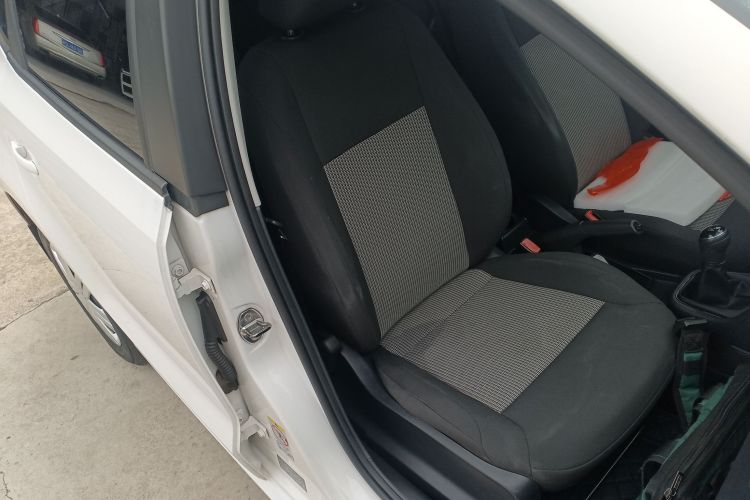 大众 Polo 2016款 1.4L 手动风尚型中控内饰41