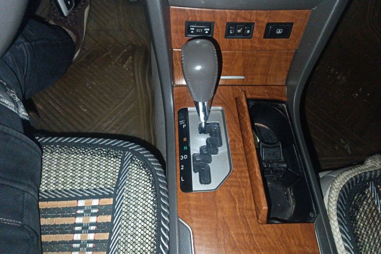 丰田 凯美瑞 2010款 200G 豪华版中控内饰18