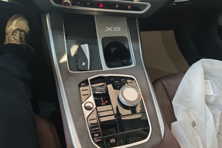 宝马X5 2025款 xDrive 30Li 尊享型M运动曜夜套装中控内饰18