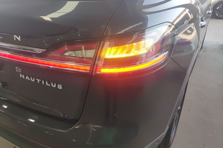 林肯 航海家 2021款 2.0T 四驱尊雅版车身外观6006