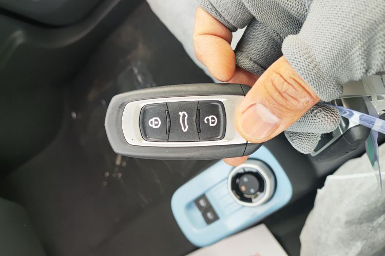 吉利银河 2024款 熊猫mini 200km 耐力熊中控内饰7001