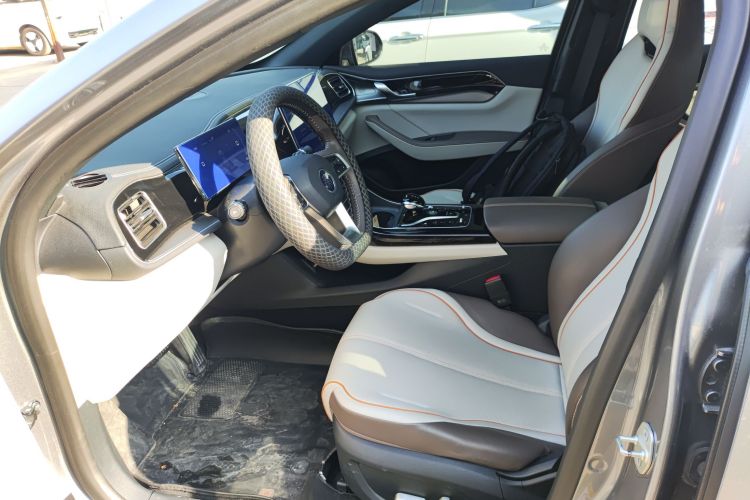 比亚迪 秦PLUS 2023款  冠军版 DM-i 120KM超越型中控内饰19