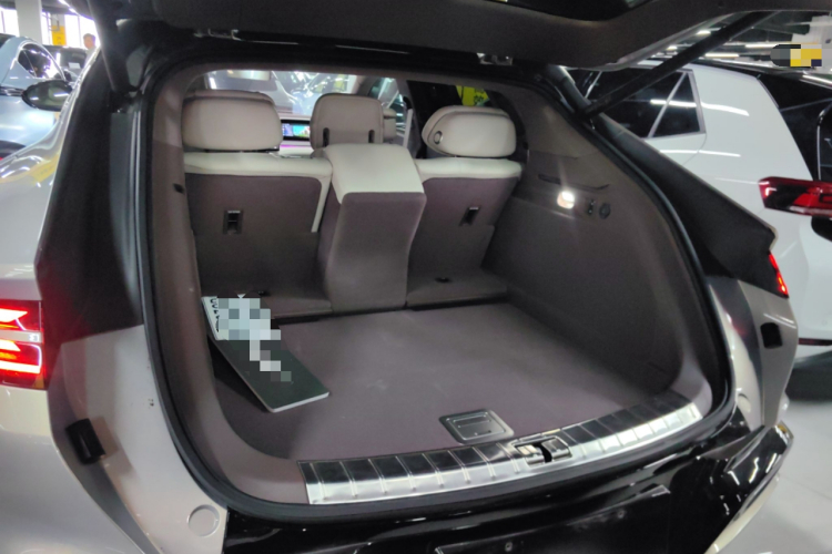 腾势Z9GT 2024款 1100四驱Ultra版机舱底盘23