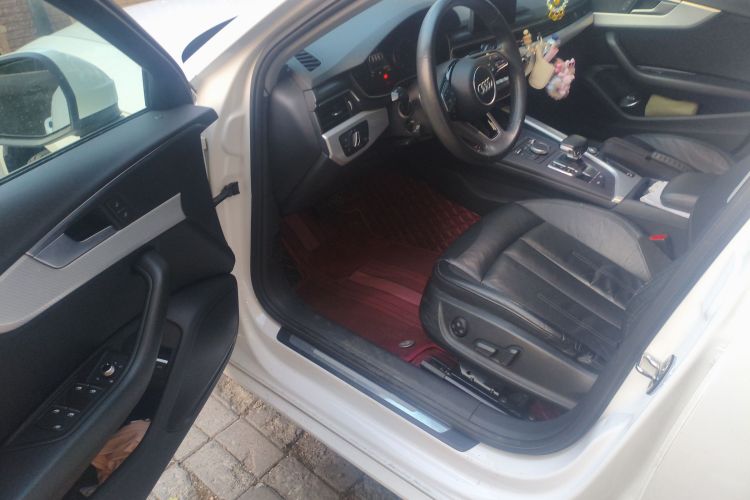 奥迪A4L 2017款 40 TFSI 时尚型中控内饰7003