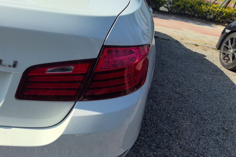 宝马5系 2017款 525Li 豪华设计套装车身外观9