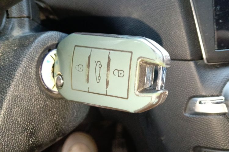 标致408 2014款 1.8L 自动豪华版中控内饰11