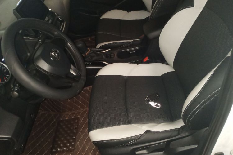 丰田 雷凌 2022款 TNGA 1.5L CVT进取版中控内饰19