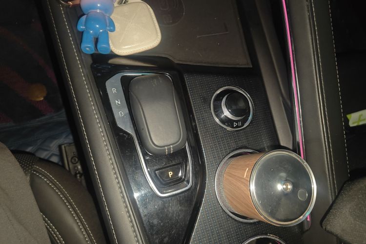 极氪001 2022款 长续航双电机 WE版中控内饰18