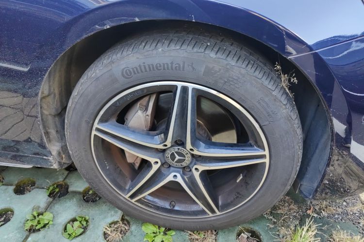 奔驰E级 2020款 改款 E 300 L 运动殊享版车身外观10