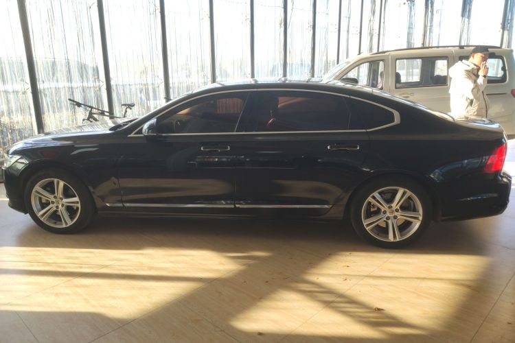 沃尔沃S90 2019款 T5 智逸版车身外观4