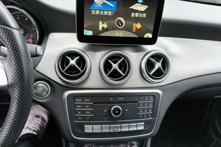 奔驰CLA 2017款 CLA 220 4MATIC中控内饰16