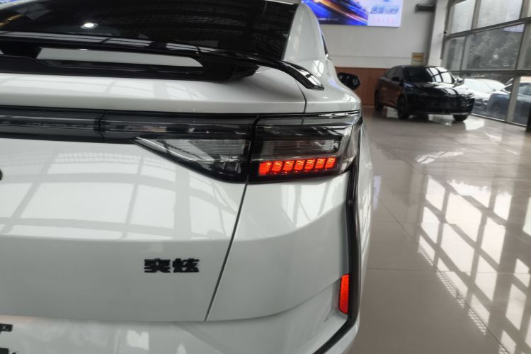 东风风神 奕炫 2024款 1.5L 自动劲速版车身外观9