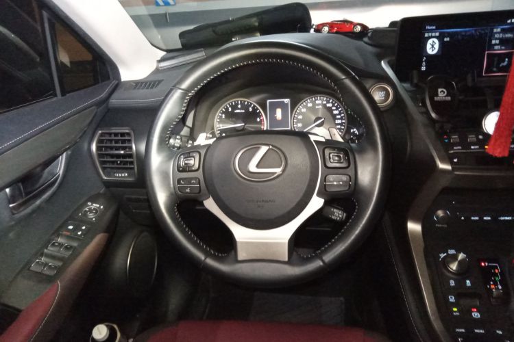 雷克萨斯NX 2018款 300 前驱 锋行版中控内饰13