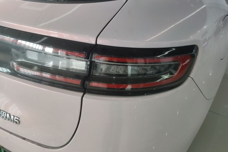 鸿蒙智行 问界M5 2022款 增程后驱标准版车身外观9