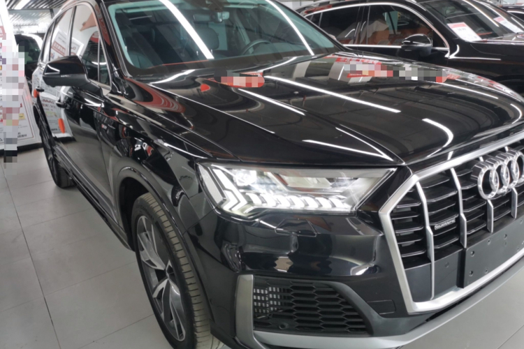 奥迪Q7 2020款 55 TFSI quattro S line运动型车身外观3