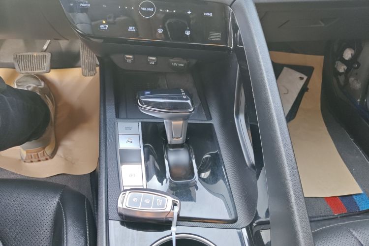 现代 伊兰特 2021款 1.5L CVT LUX尊贵版局部细节18