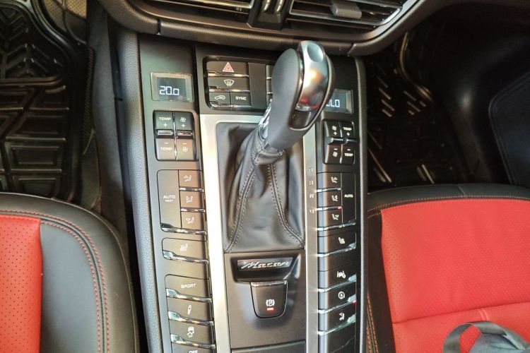 保时捷 2020款 Macan 2.0T中控内饰18