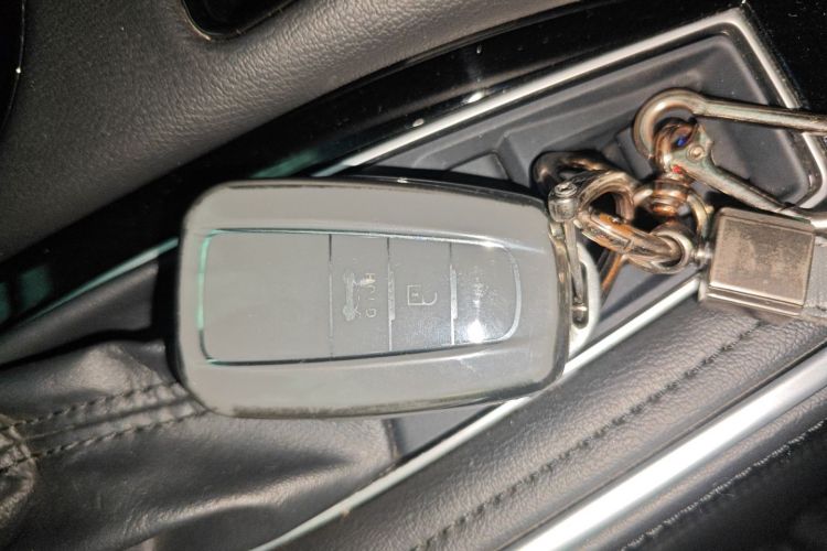 丰田 亚洲龙 2023款 2.0L 臻选版中控内饰11