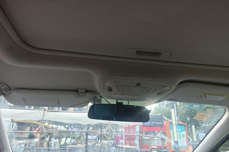 福特 福克斯 2015款 两厢 1.6L 自动风尚型中控内饰22