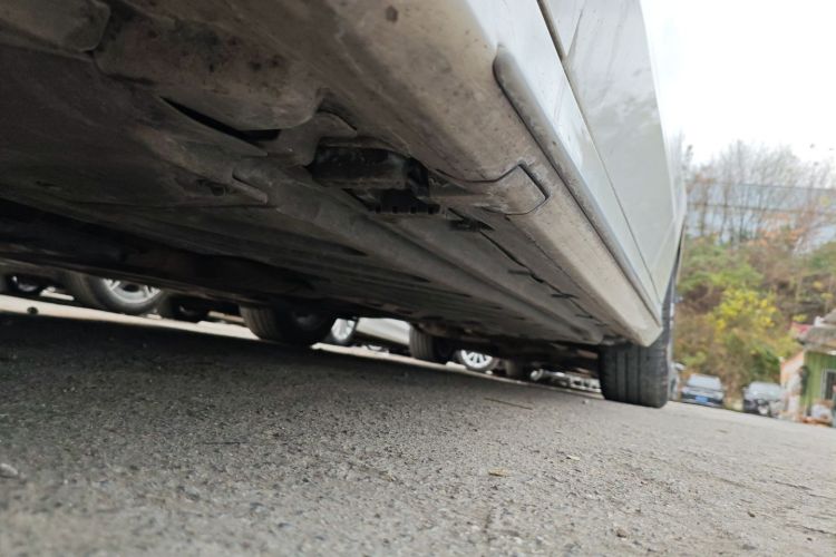 奔驰C级 2018款 C 200 L 运动版局部细节9002