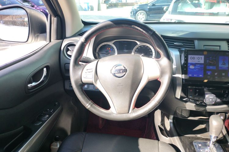 日产 途达 2018款 2.5L 自动两驱豪华版中控内饰13