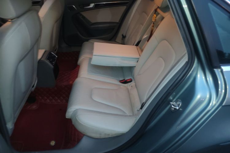 奥迪A4L 2013款 35 TFSI 自动标准型中控内饰21