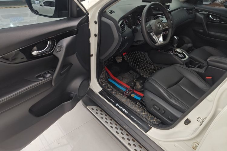 日产 奇骏 2019款 2.0L CVT舒适版 2WD中控内饰20