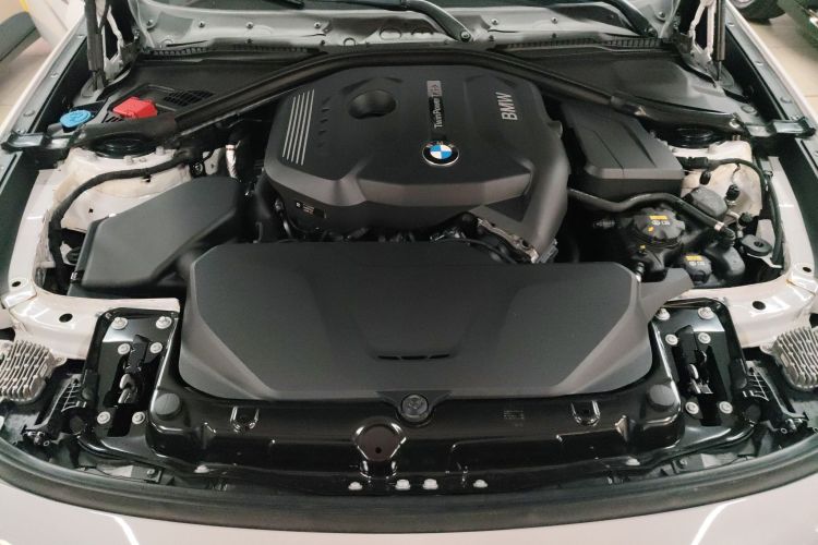 宝马3系GT 2018款 320i 时尚型机舱底盘24