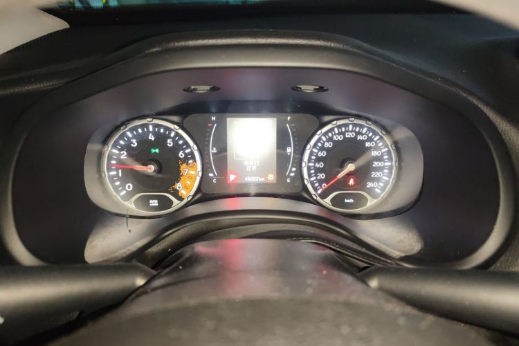 Jeep 自由侠 2017款 180T 自动高能版中控内饰14