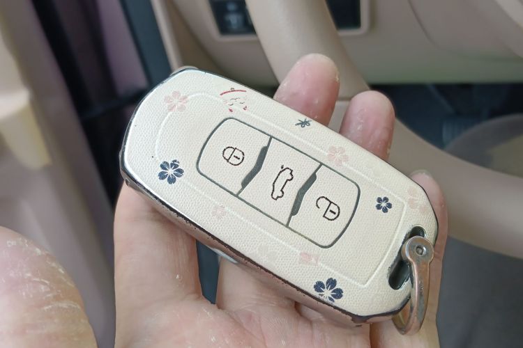 吉利银河 2023款 熊猫mini 200km 耐力熊中控内饰7001