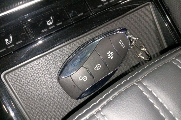 红旗HS5 2022款 改款 2.0T 智联旗享四驱版中控内饰11