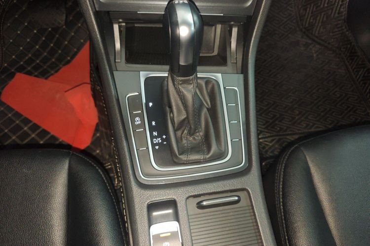 大众 高尔夫 2020款 200TSI DSG舒适进取版中控内饰18