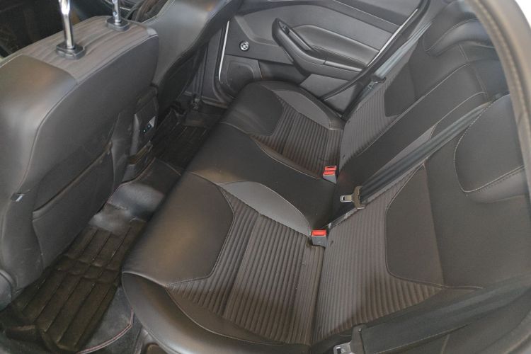 福特 福克斯 2018款 三厢经典 EcoBoost 180 自动精英型中控内饰21