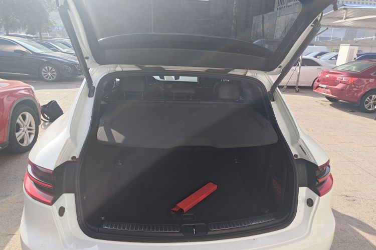 保时捷 2017款  Macan 2.0T机舱底盘23